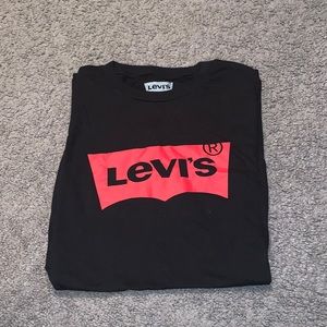 NWT levi’s shirt